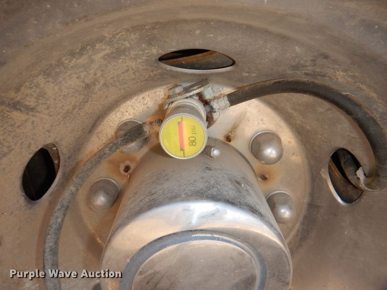 image for item JJ9308 2000 Ford F550 Super Duty XLT  flatbed truck