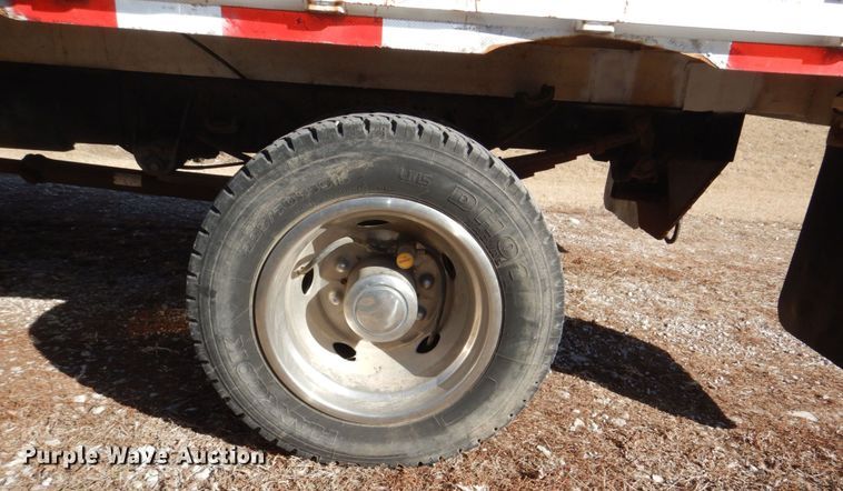 image for item JJ9308 2000 Ford F550 Super Duty XLT  flatbed truck