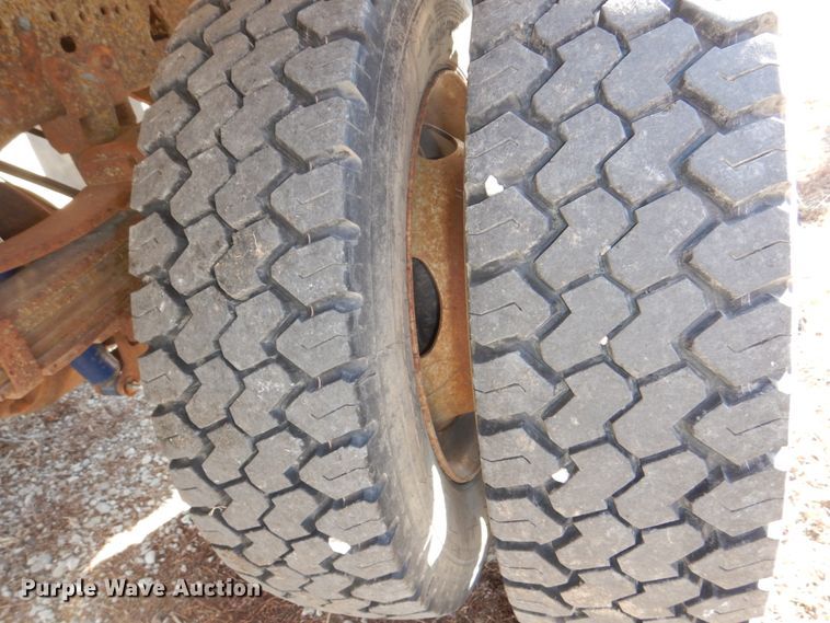 image for item JJ9308 2000 Ford F550 Super Duty XLT  flatbed truck