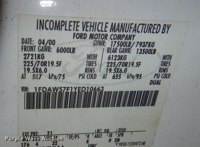 image for item JJ9308 2000 Ford F550 Super Duty XLT  flatbed truck