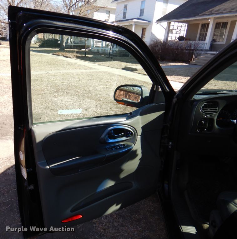 image for item JJ9344 2004 Chevrolet TrailBlazer  SUV