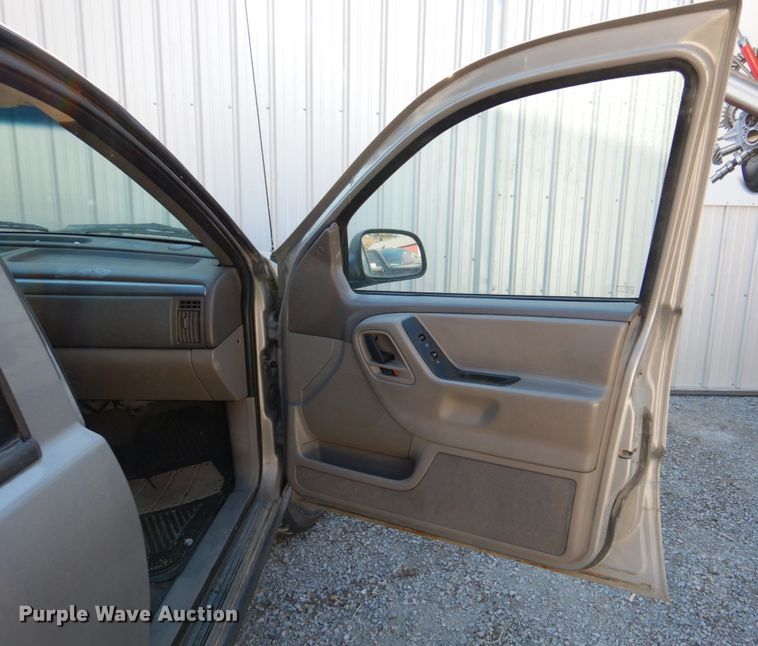 image for item JJ9351 2001 Jeep Grand Cherokee Laredo  SUV