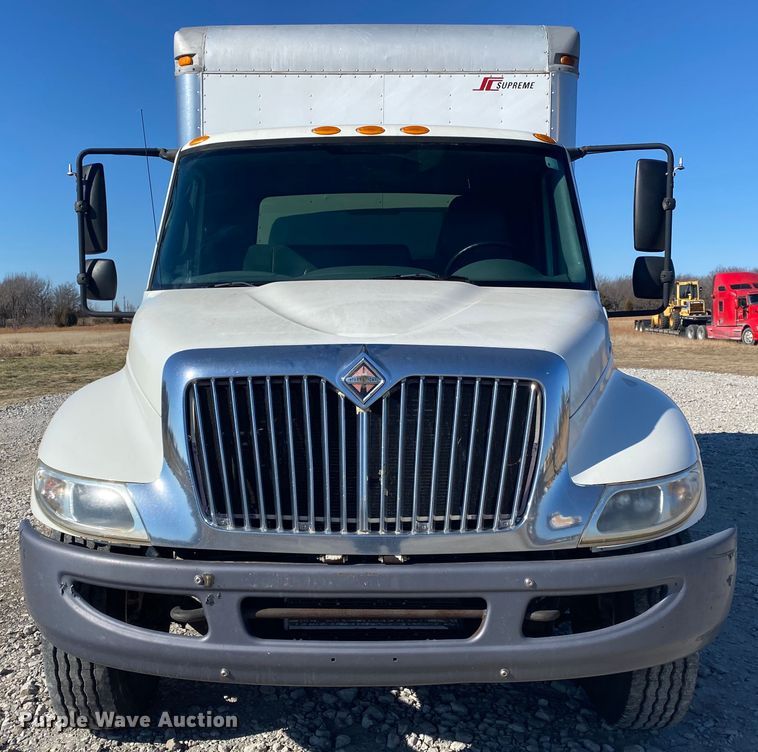 image for item JN9166 2006 International 4300  box truck