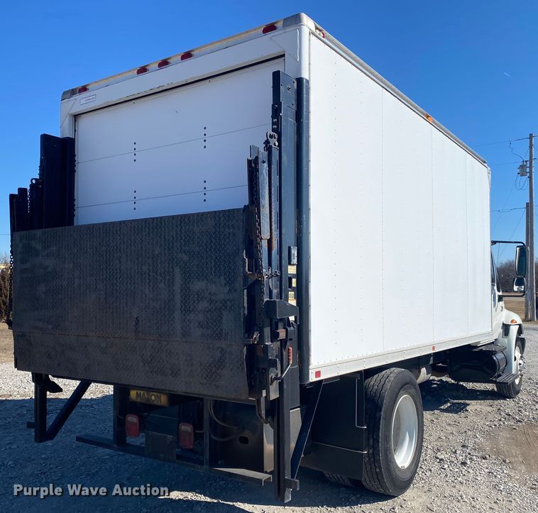 image for item JN9166 2006 International 4300  box truck