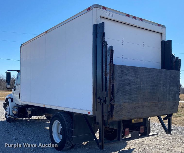 image for item JN9166 2006 International 4300  box truck