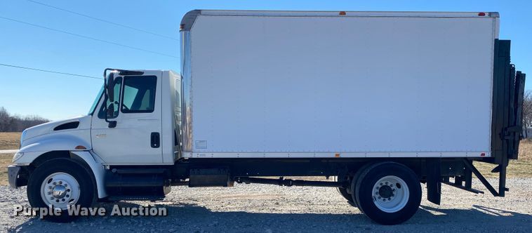 image for item JN9166 2006 International 4300  box truck