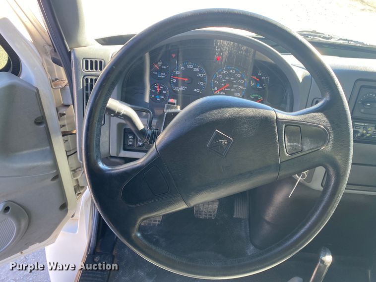 image for item JN9166 2006 International 4300  box truck