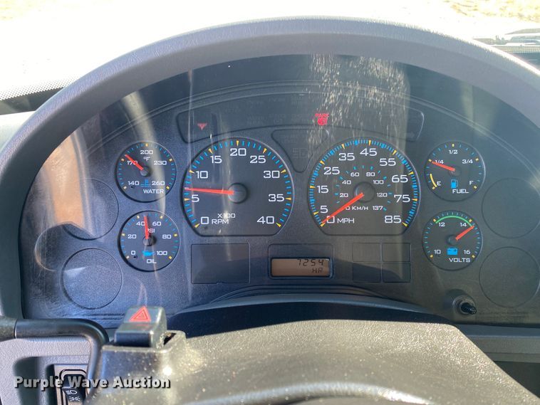 image for item JN9166 2006 International 4300  box truck