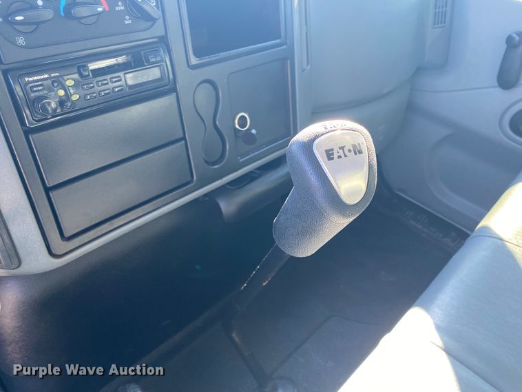 image for item JN9166 2006 International 4300  box truck