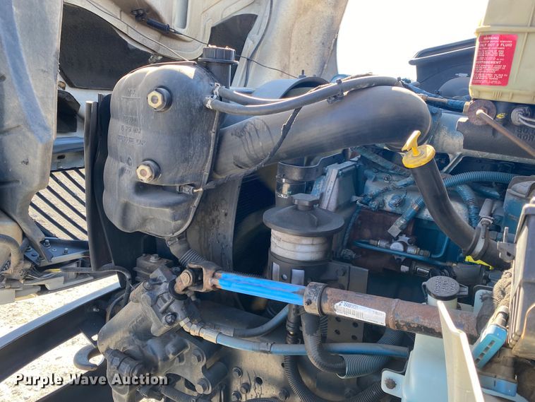 image for item JN9166 2006 International 4300  box truck