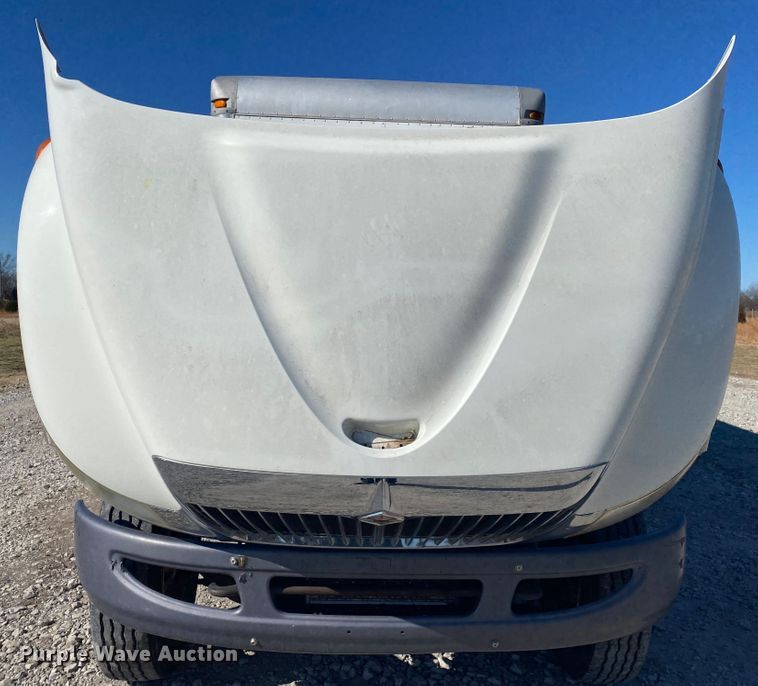 image for item JN9166 2006 International 4300  box truck