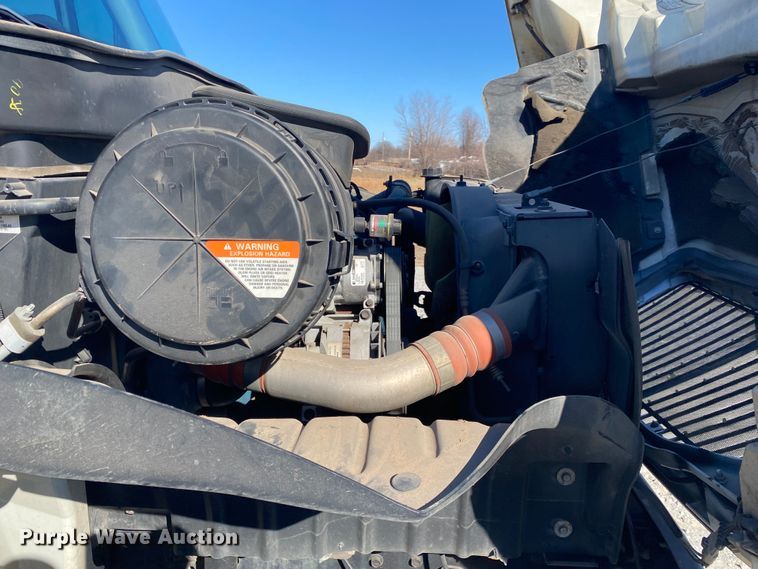 image for item JN9166 2006 International 4300  box truck