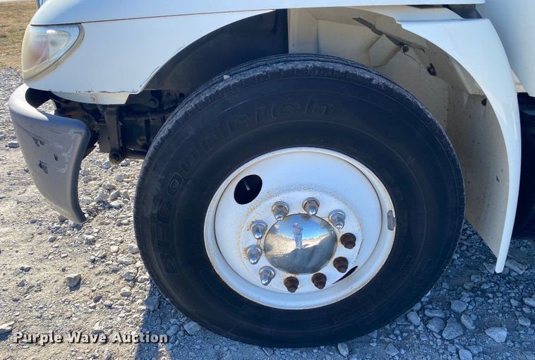 image for item JN9166 2006 International 4300  box truck