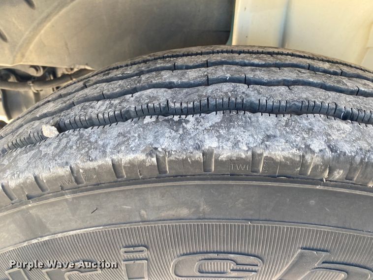 image for item JN9166 2006 International 4300  box truck