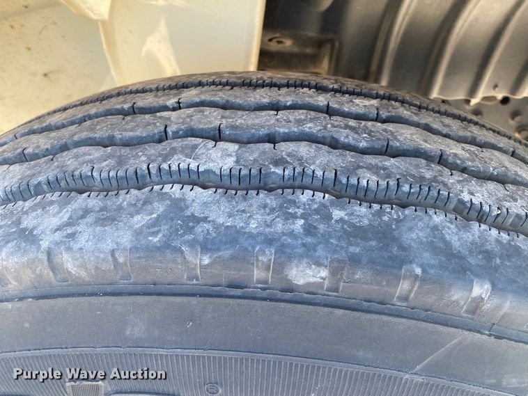 image for item JN9166 2006 International 4300  box truck