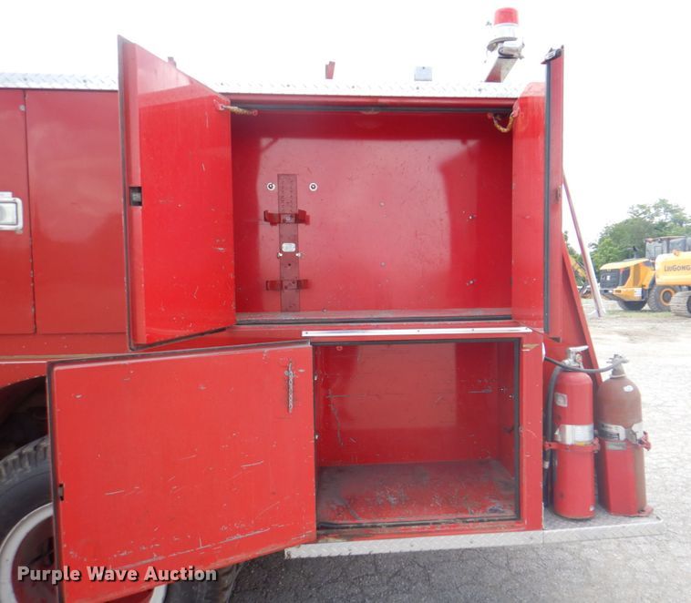 image for item JY9834 1977 Ford Custom Cab 8000  pumper fire truck