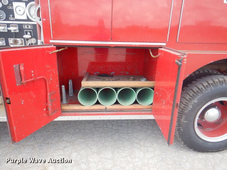 image for item JY9834 1977 Ford Custom Cab 8000  pumper fire truck