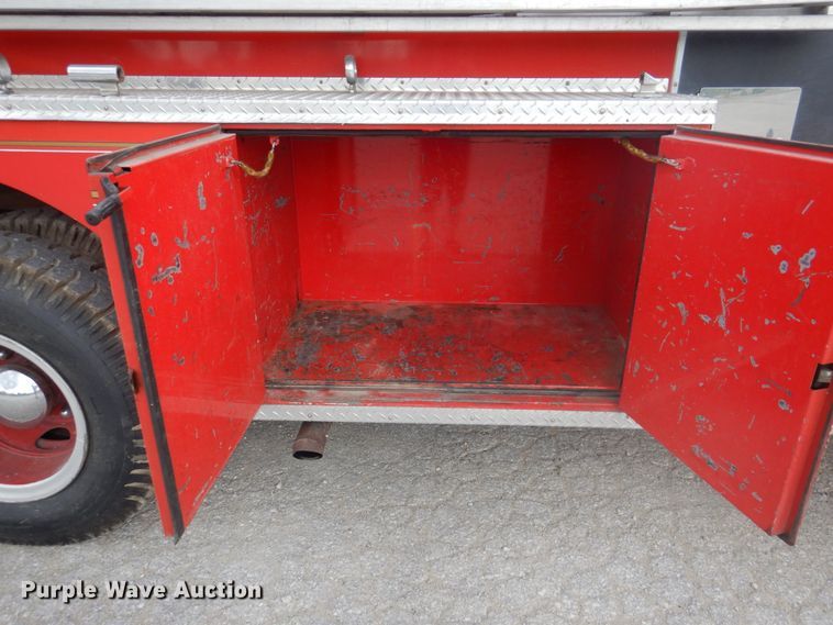 image for item JY9834 1977 Ford Custom Cab 8000  pumper fire truck