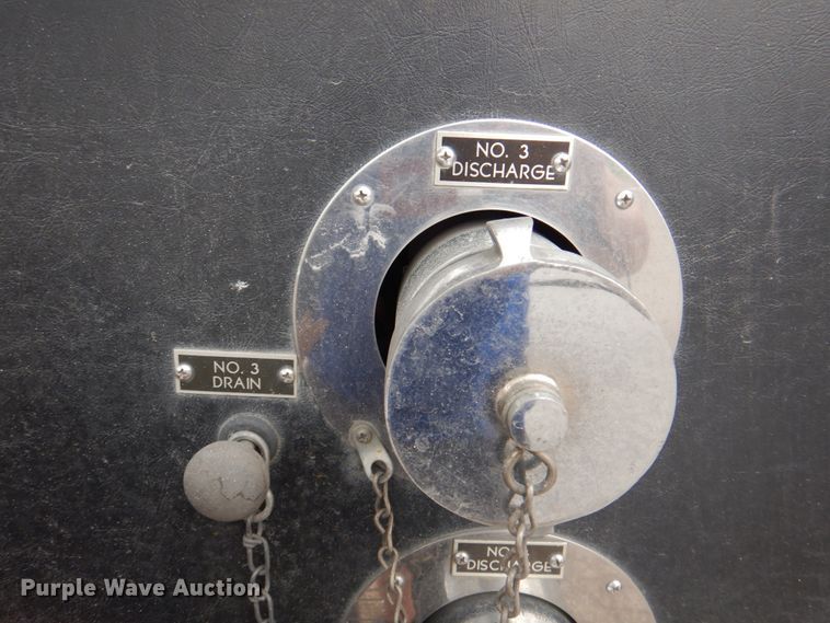 image for item JY9834 1977 Ford Custom Cab 8000  pumper fire truck