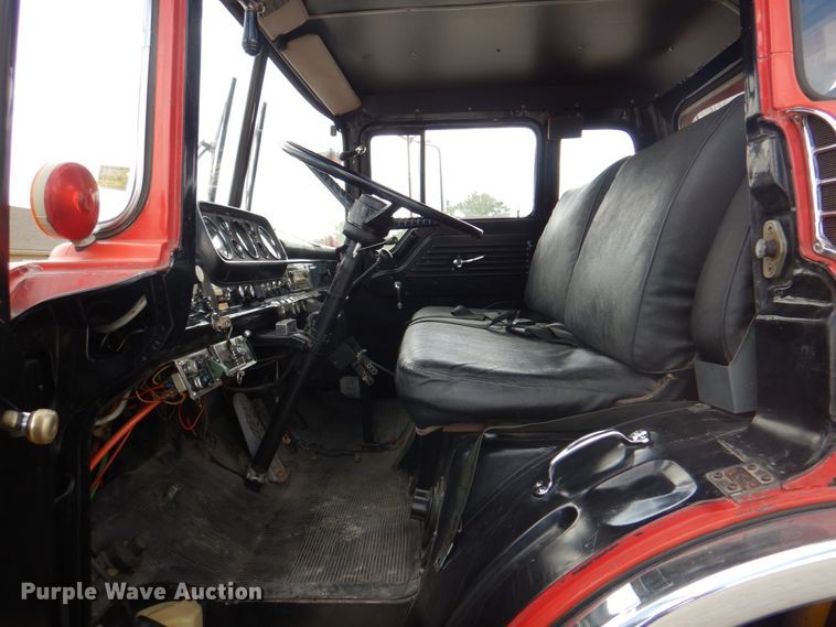 image for item JY9834 1977 Ford Custom Cab 8000  pumper fire truck