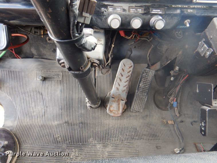 image for item JY9834 1977 Ford Custom Cab 8000  pumper fire truck