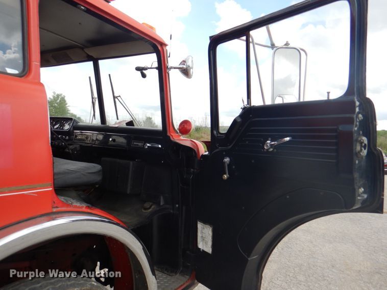 image for item JY9834 1977 Ford Custom Cab 8000  pumper fire truck