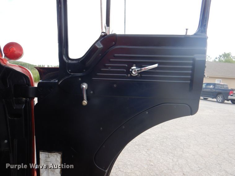 image for item JY9834 1977 Ford Custom Cab 8000  pumper fire truck