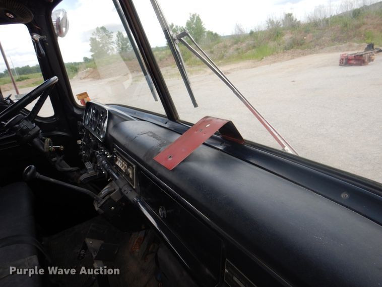 image for item JY9834 1977 Ford Custom Cab 8000  pumper fire truck