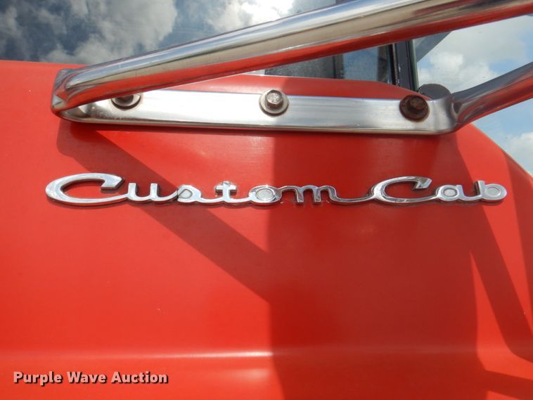 image for item JY9834 1977 Ford Custom Cab 8000  pumper fire truck