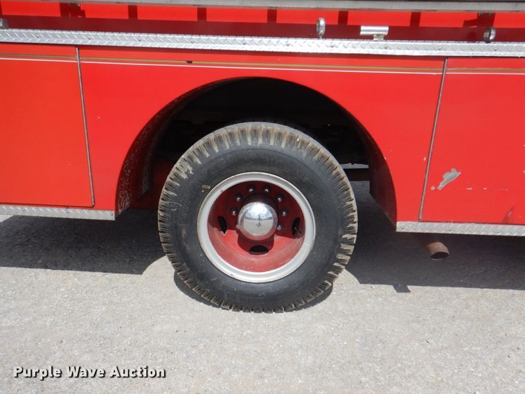 image for item JY9834 1977 Ford Custom Cab 8000  pumper fire truck