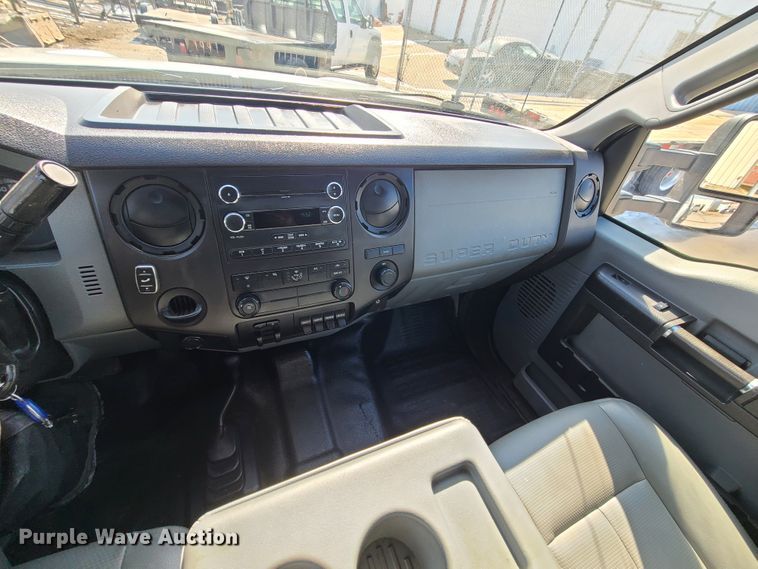 image for item KG9675 2012 Ford F550 Super Duty XL  Crew Cab flatbed truck