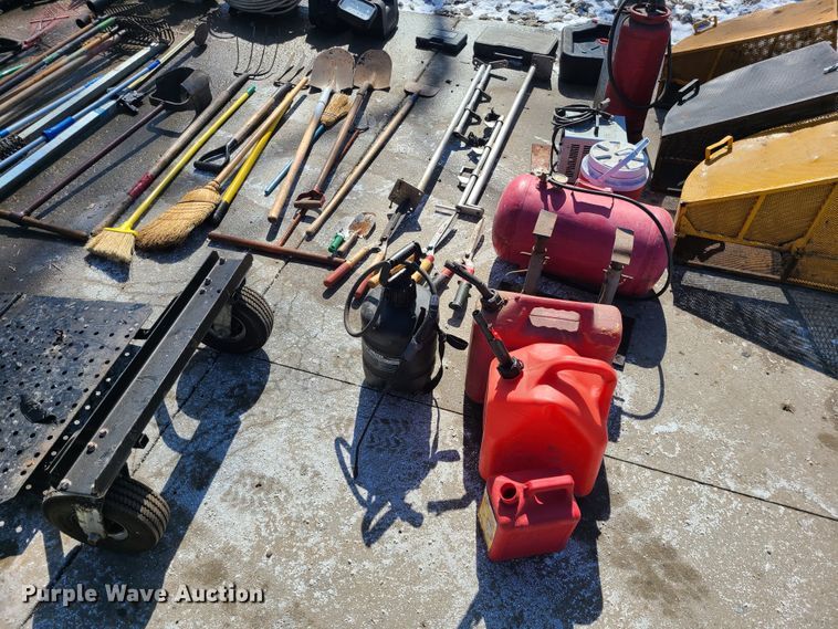 image for item KG9683 Lawn and garden equipment