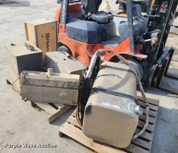 image for item KG9697 (4) fuel tanks