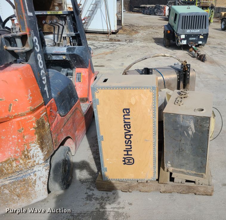 image for item KG9697 (4) fuel tanks