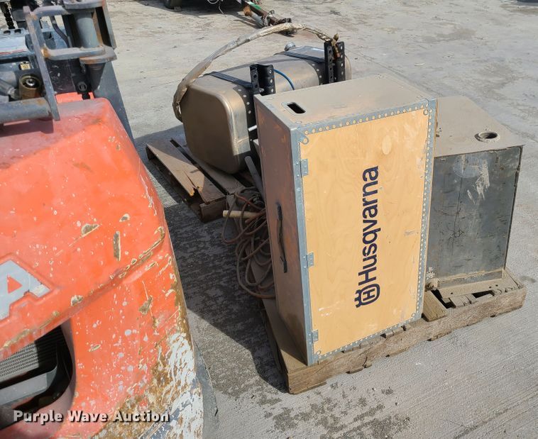 image for item KG9697 (4) fuel tanks
