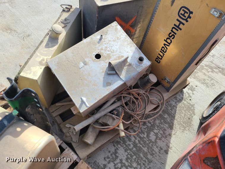 image for item KG9697 (4) fuel tanks