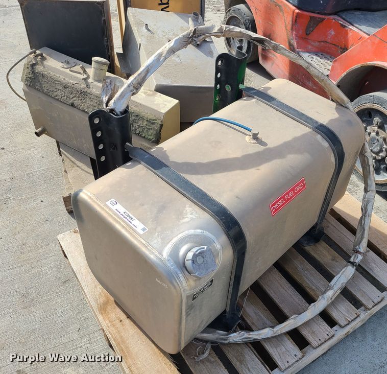 image for item KG9697 (4) fuel tanks