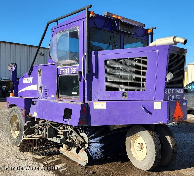 image for item KH9749 2004 Elgin Pelican Series P  street sweeper truck