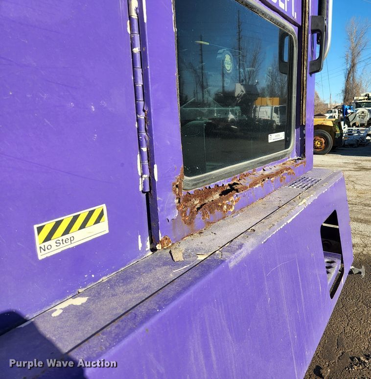 image for item KH9749 2004 Elgin Pelican Series P  street sweeper truck