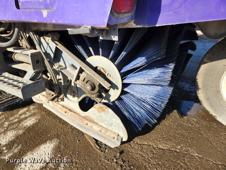 image for item KH9749 2004 Elgin Pelican Series P  street sweeper truck