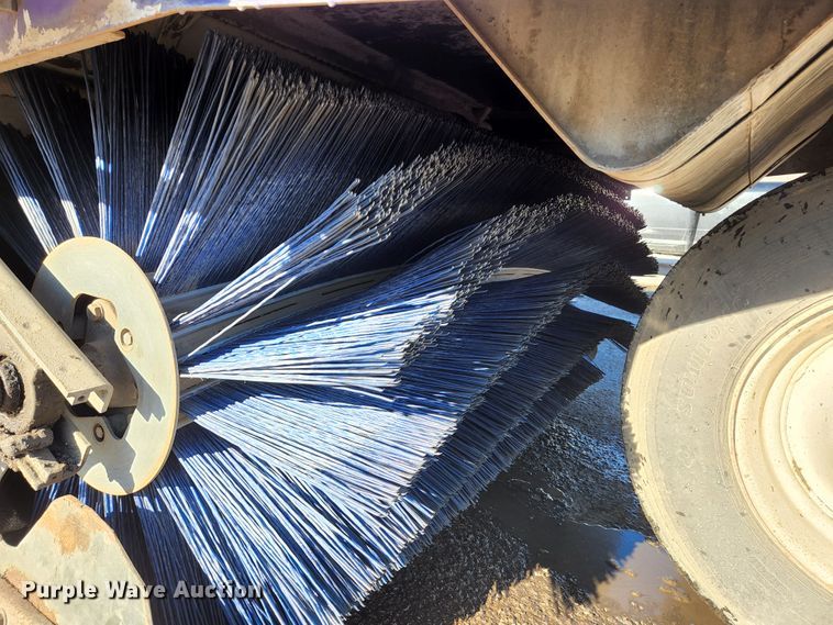 image for item KH9749 2004 Elgin Pelican Series P  street sweeper truck