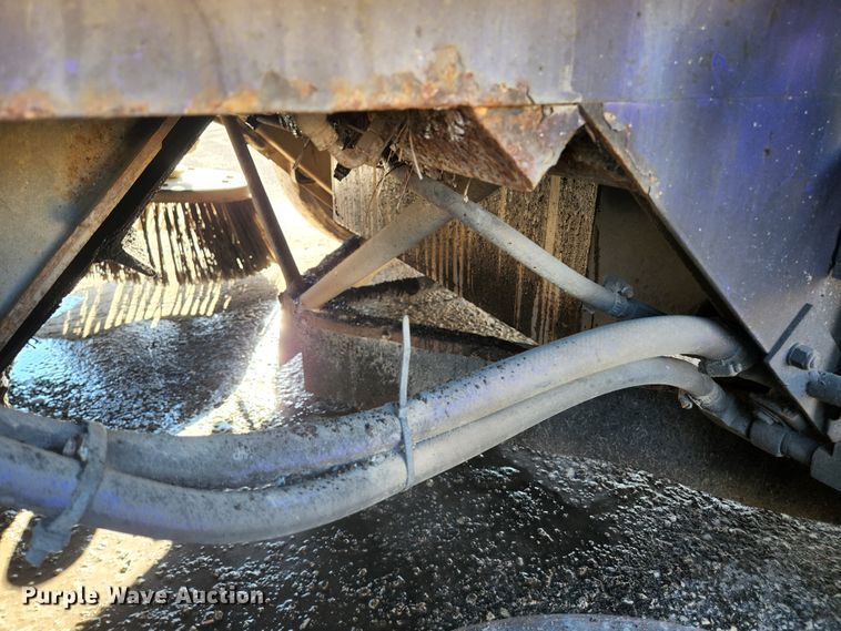 image for item KH9749 2004 Elgin Pelican Series P  street sweeper truck