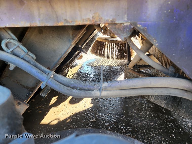 image for item KH9749 2004 Elgin Pelican Series P  street sweeper truck