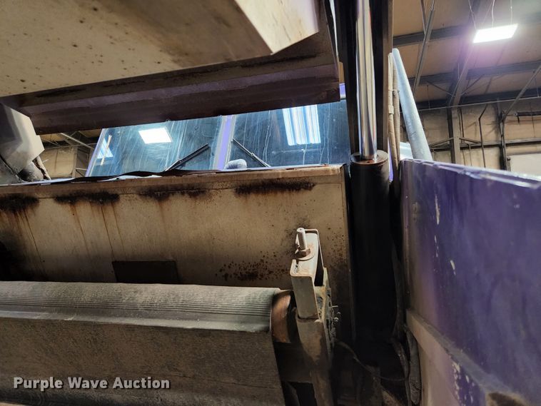 image for item KH9749 2004 Elgin Pelican Series P  street sweeper truck