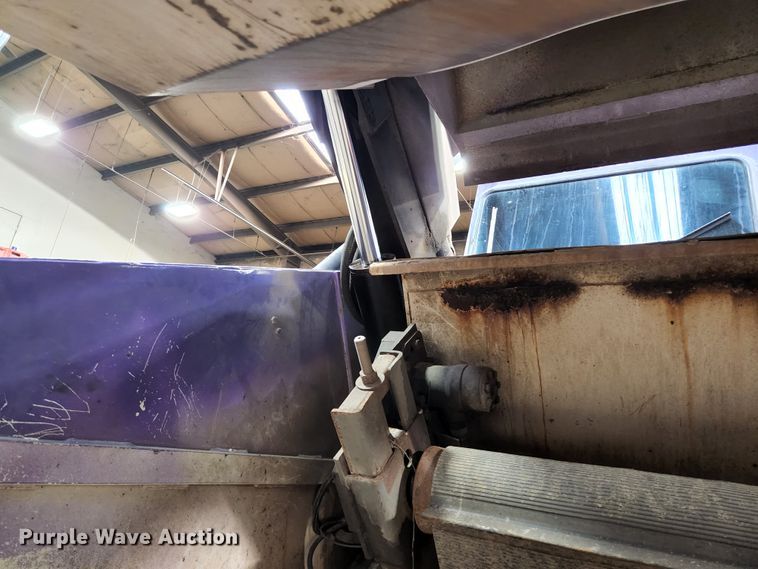 image for item KH9749 2004 Elgin Pelican Series P  street sweeper truck