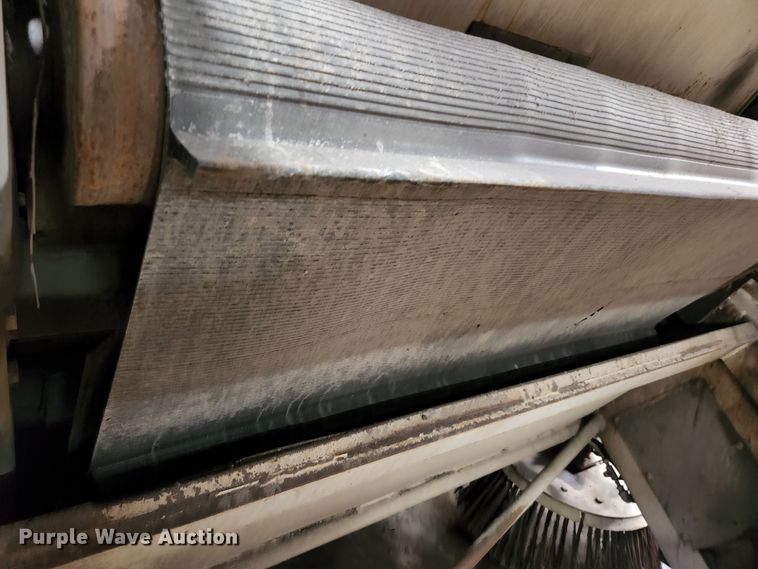 image for item KH9749 2004 Elgin Pelican Series P  street sweeper truck