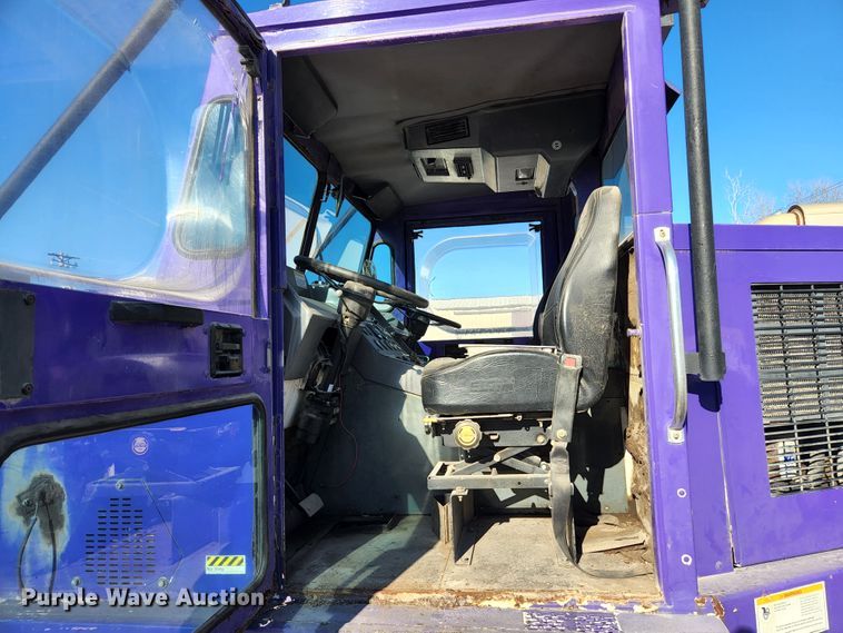 image for item KH9749 2004 Elgin Pelican Series P  street sweeper truck