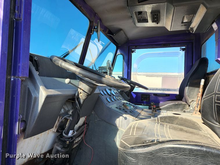 image for item KH9749 2004 Elgin Pelican Series P  street sweeper truck