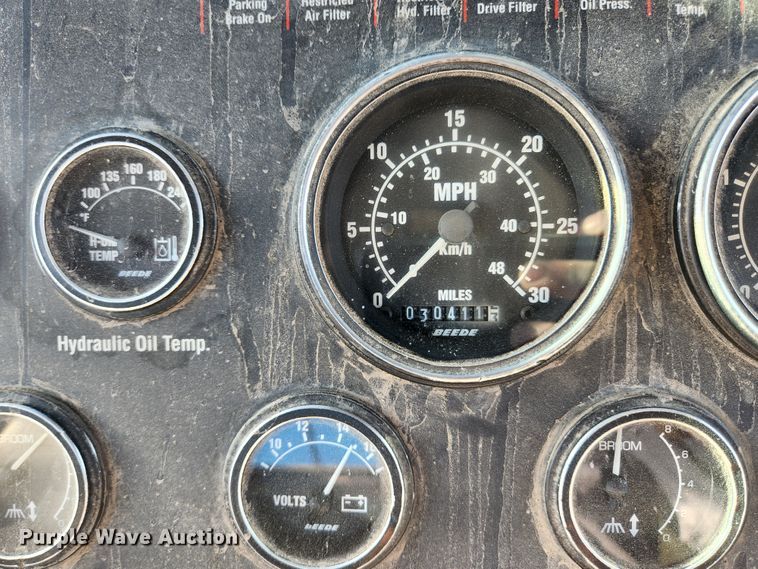 image for item KH9749 2004 Elgin Pelican Series P  street sweeper truck