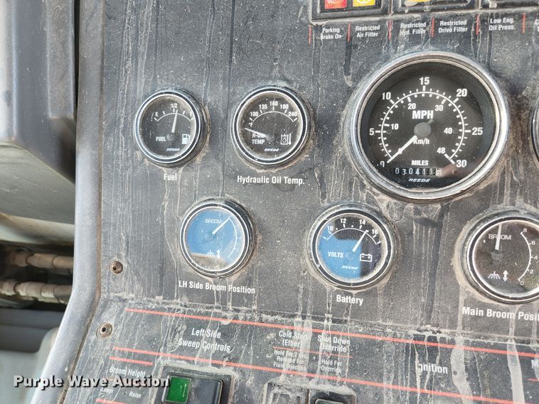 image for item KH9749 2004 Elgin Pelican Series P  street sweeper truck